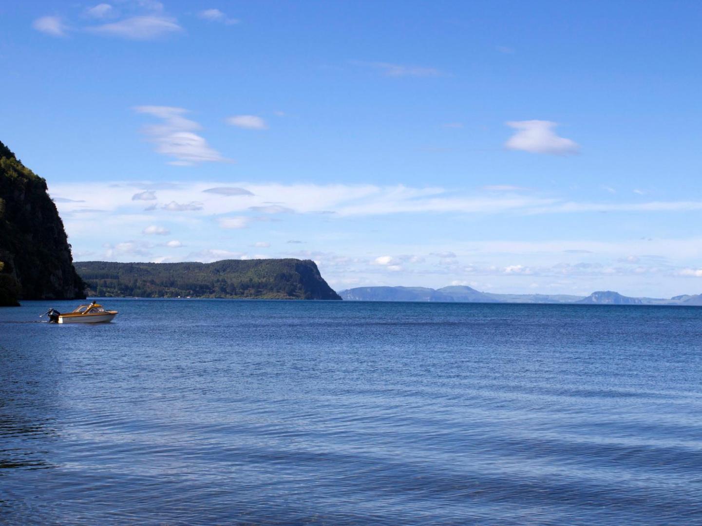 Lakefront at Kuratau – Kuratau Bach